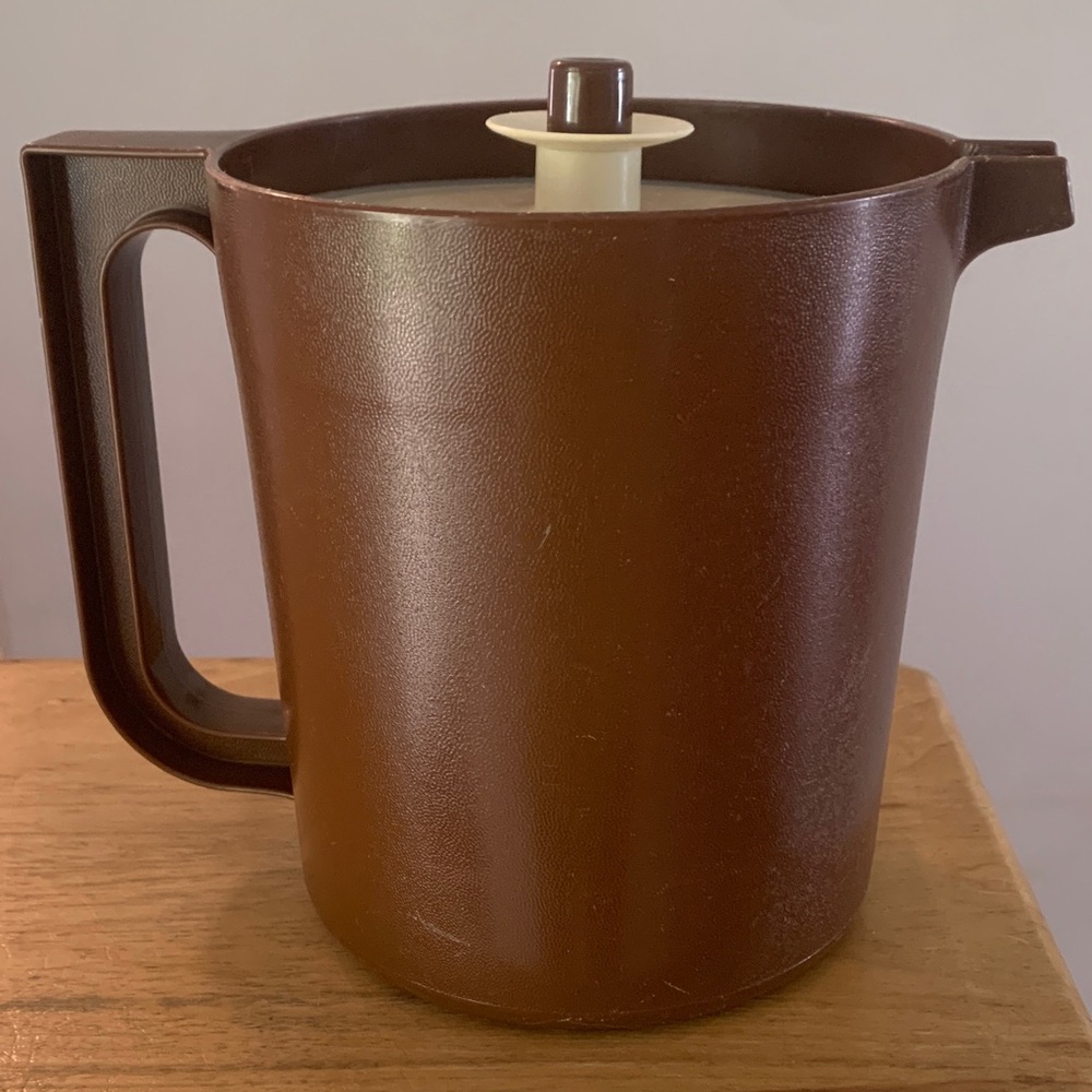 Tupperware Pitcher - Picture 3 of 8